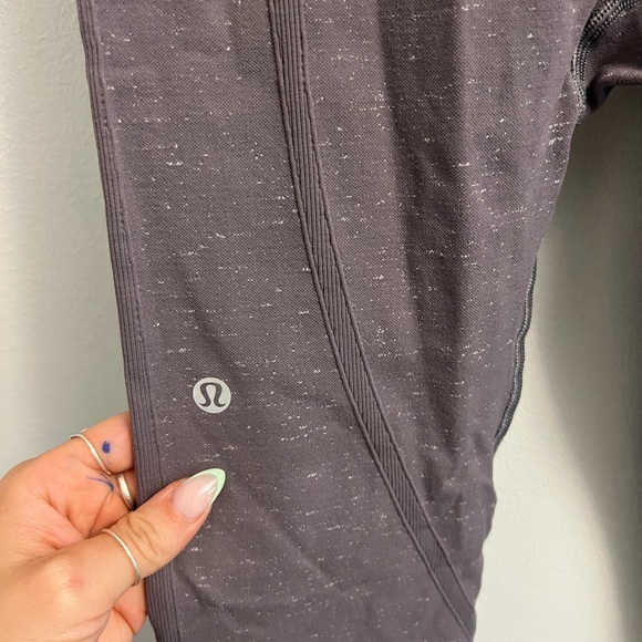 Lululemon Free to Flow Tight Leggings Magnum/White - Picture 7 of 11